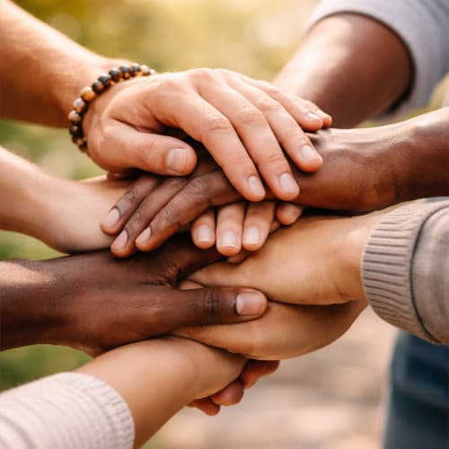 Das Bild zeigt Menschlichkeit und Vertrauen.